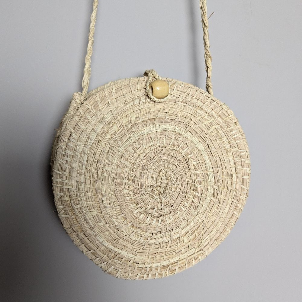 Round Straw Crossbody Bag – Pale Tan Summer Style, 7.5” Body, 24” Strap